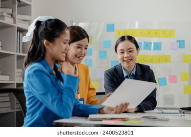 Explaining the report at the meeting, Collaborate to solve problems in the meeting room, Discuss startup business with the team at the office, Work together as a team,