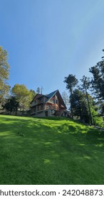 Explore the idyllic charm of Murree through these enchanting images. From misty pine forests to quaint hillside cottages.
