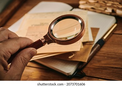 Exploring antique documents through the magnifying glass