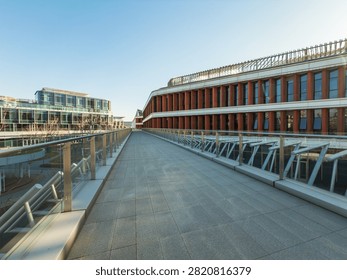 Exploring Contemporary Architectural Marvels Through a Scenic Walkway Design  