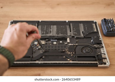 Exploring the Internal Components of a Laptop Essential Repair and Maintenance Guide