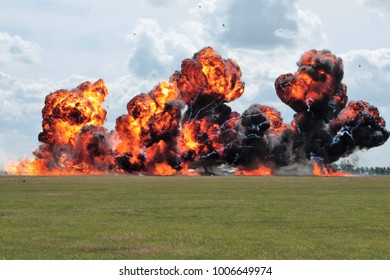 584,783 Explosion Fire Images, Stock Photos & Vectors 