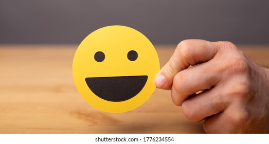 Smiley Traurig Stockfotos Bilder Und Fotografie Shutterstock