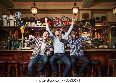 Expression Fans At A Bar