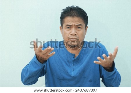 The expression of someone who doesn't know what to do