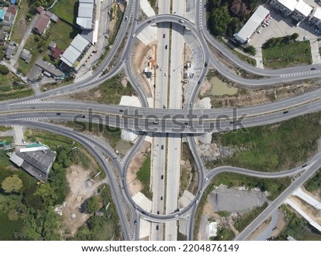 expressway , throughway, superhighway or motorway, major arterial divided highway that features two or more traffic lanes in each direction