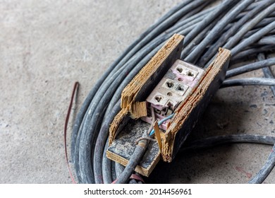 329 Damaged extension cord Images, Stock Photos & Vectors | Shutterstock