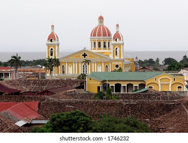  Exterior of Cathedral at Parque Col?n. from above