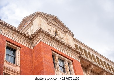  Exterior Detail On The Victoria And Albert Museum In The Kensington Area Of London.