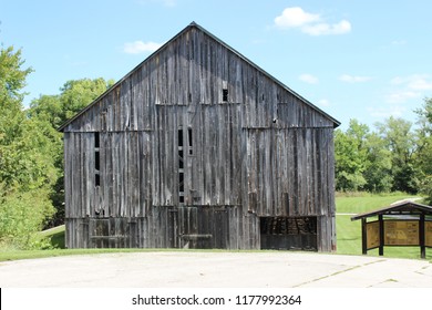 Tobacco Barn Door Images Stock Photos Vectors Shutterstock