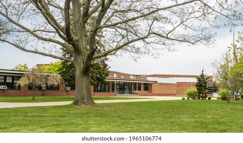 Exterior View Typical American School Stock Photo 1965106774 