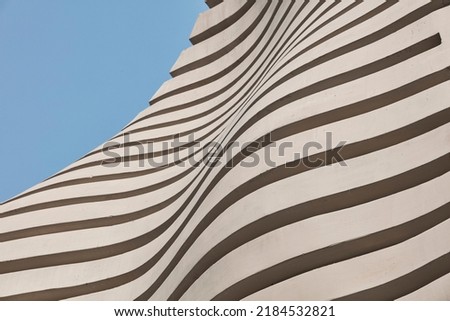 The exterior walls of the building are expressed very abstractly. It also has a certain pattern. We can only see part of the building.