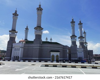 External view of Masjid Razaleigh in  Gua Musang, Kelantan. The mosque is modeled after Masjid Al Haram in Mecca, Saudi Arabia.