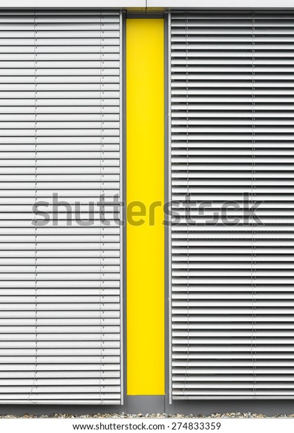 External window\
blinds divided by yellow\
pillar