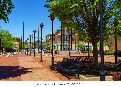 Exton, PA, USA - May 10, 2022: Main Street At Exton Is A Lifestyle And Big Box Shopping Center With 40 Retail Stores, Apartments, Restaurants, And Movie House. It Is Designed To Appear As A Downtown.