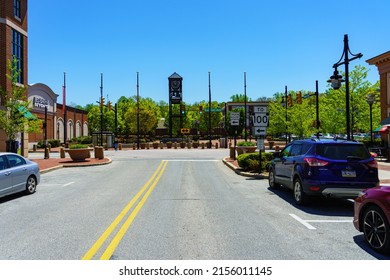 Exton, PA, USA - May 10, 2022: Main Street At Exton Is A Lifestyle And Big Box Shopping Center With 40 Retail Stores, Apartments, Restaurants, And Movie House. It Is Designed To Appear As A Downtown.