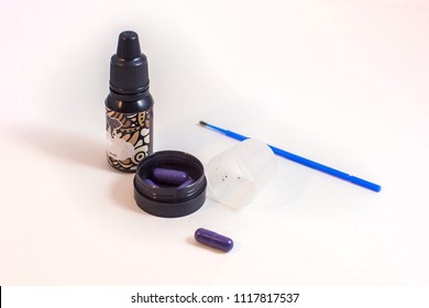 Eyebrow Henna Color Pill White Background