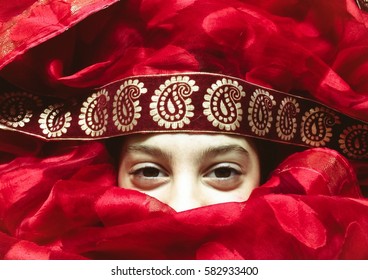 Eyes in fabric material of eastern type