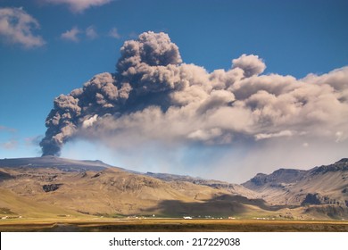 Eyjafjallajokull Volcano Eruption, Iceland