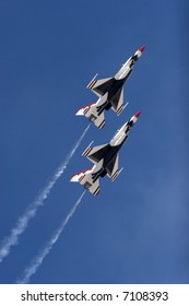 F-16 Thunderbird Jets Leaving Smoke Trails