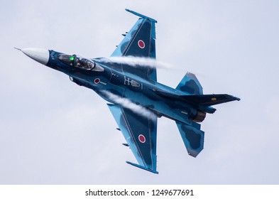 The F-2 Fighter Of The Japan Air Self Defense Force That Is Turning Rapidly While Pulling A Veiper