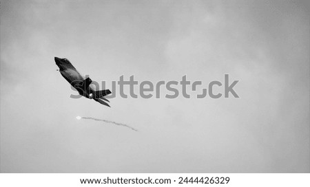 F35 deploying flares to evade enemy fighters