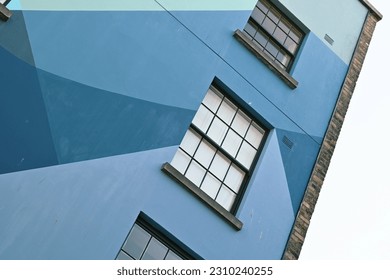 Facade with a geometric color pattern and windows