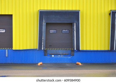 Imagenes Fotos De Stock Y Vectores Sobre Industrial Door