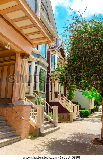 Facades of townhouses with famous Victorian\
architecture, streets in San\
Francisco
