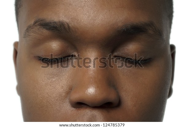 目の細い黒いアメリカ人男性の顔 の写真素材 今すぐ編集