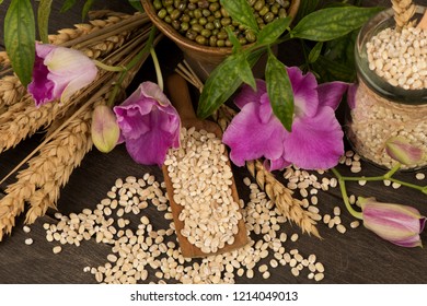 Face Mask With Barley, Mung Bean And Kariyat Green Leaves And Tree For Skin Treatment.