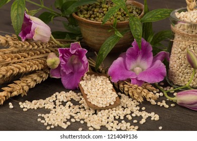 Face Mask With Barley, Mung Bean And Kariyat Green Leaves And Tree For Skin Treatment.