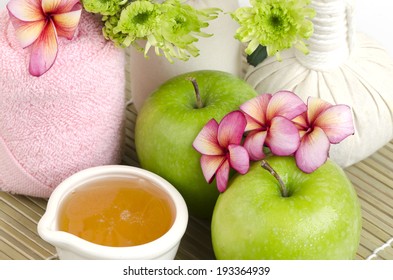 Face Mask With Green Apple And Honey