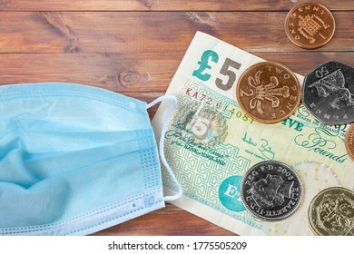 Gesichtsmaske auf Euro-Banknoten-Hintergrund.