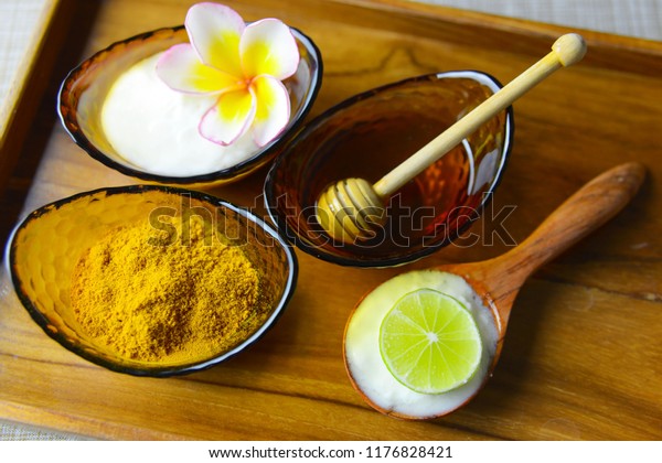 Yogurt turmeric and honey face mask