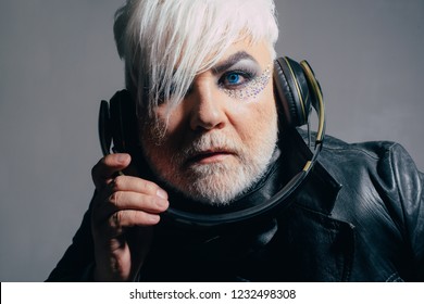 https://image.shutterstock.com/image-photo/face-music-hipster-fashion-style-260nw-1232498308.jpg