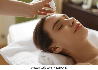 girls receiving head