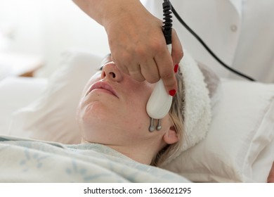 Facial Esthetic Care Fot Women. Radio Frequency Treatment.
Madrid Spain