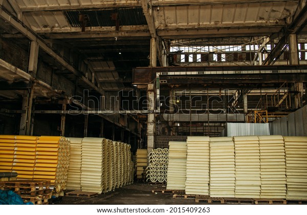 Factory, for\
the production of insulation for\
pipes