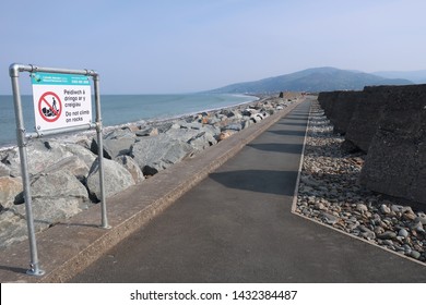 fairbourne. Gwynedd. Wales. April. 1. 2019. Do not climb rocks sign on the coast path