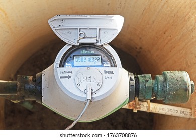 Fairhaven, Massachusetts/USA - June 20 2020: A Sensus IPerl Electronic 'smart' Water Meter Is Installed In A Pit At A Home In Fairhaven.