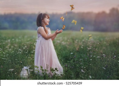 Butterfly Girls Hand Images, Stock Photos & Vectors 