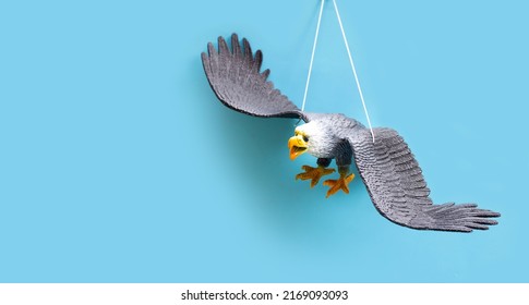  Fake eagle for bird repeller