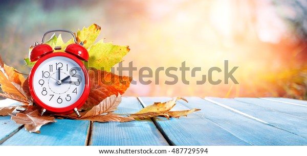 Fall Back Time - Daylight Savings End - Return To
Winter Time
