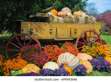 Fall Harvest Wooden Wagon Stock Photo 699693646 | Shutterstock