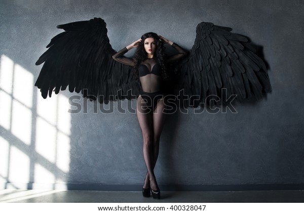 Ángel Negro Caído Con Alas Mujer Foto De Stock Editar Ahora 400328047