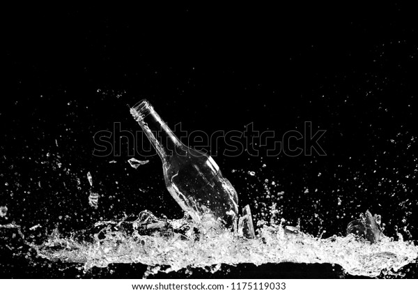 Falling of a bottle. The bottle breaks into\
small splinters. Water\
splashes.