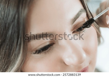 False Lash Application on Model