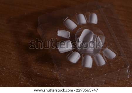 False nails short squere isolated background
