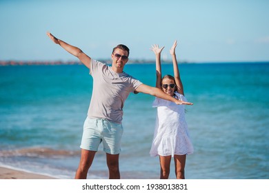 Familly Of Dad And Daughter Have Fun Together On The Beach